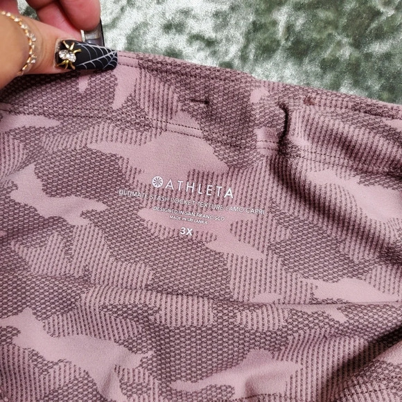 Athleta Ultimate Stash Pocket Camo Capri - Picture 4 of 7